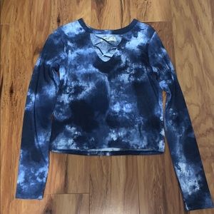 Longe sleeve tie die shirt medium shirt V neck